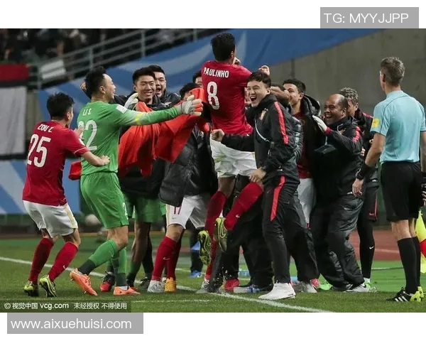 巴萨与恒大激战全场回顾球迷热情高涨精彩瞬间不容错过